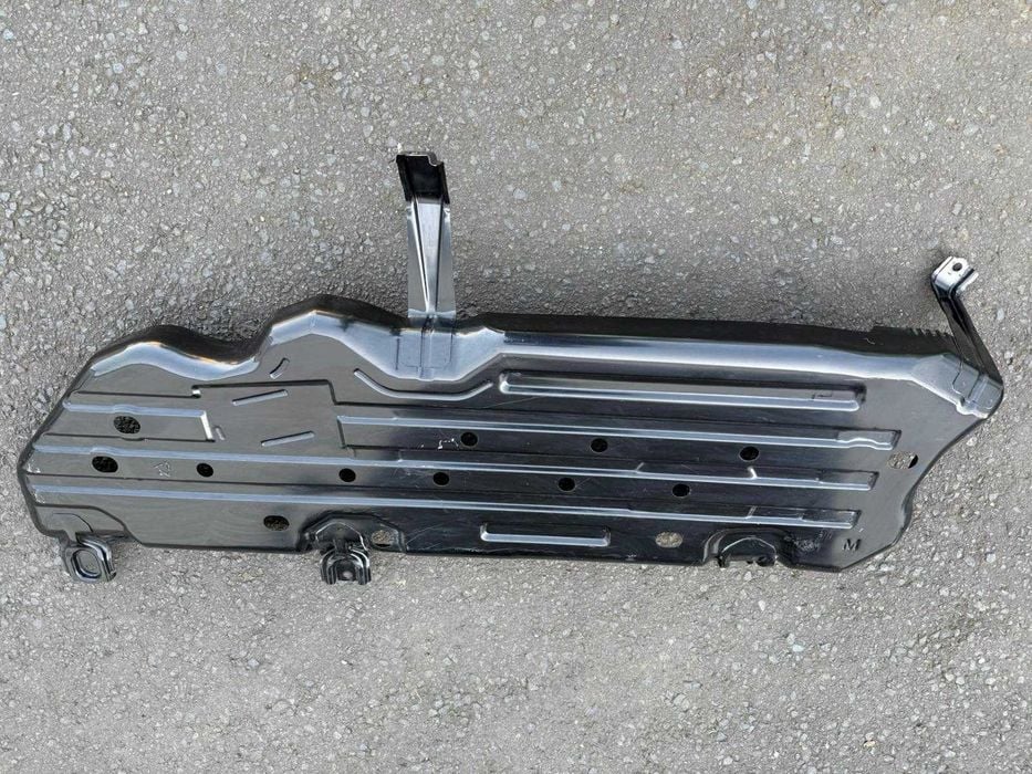 Osłona zbiornika paliwa TOYOTA LAND CRUISER 300