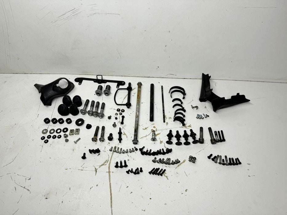 Ducati Monster 821 Śruby śrubki Owiewek Śruba Mocowania Nakrętki