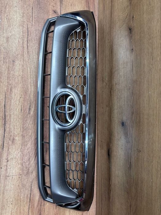 Grill atrapa zderzaka Toyota Hilux