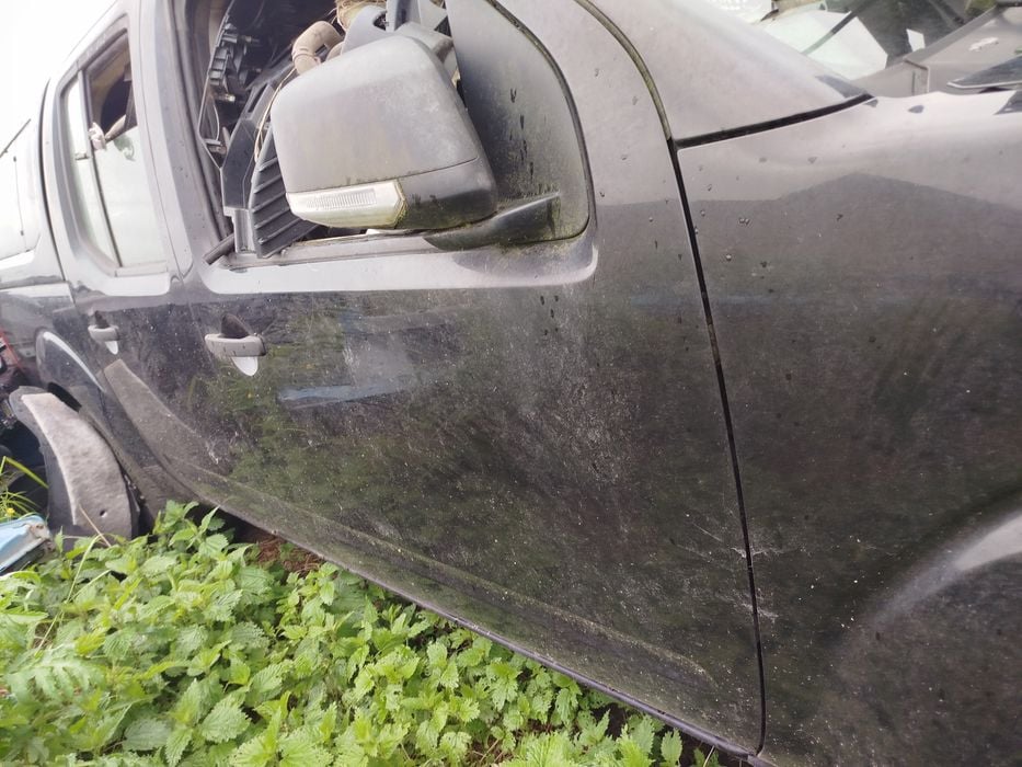 Nissan Navara D40 drzwi prawe przód