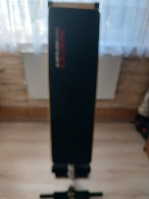 Ławka treningowa skośna.