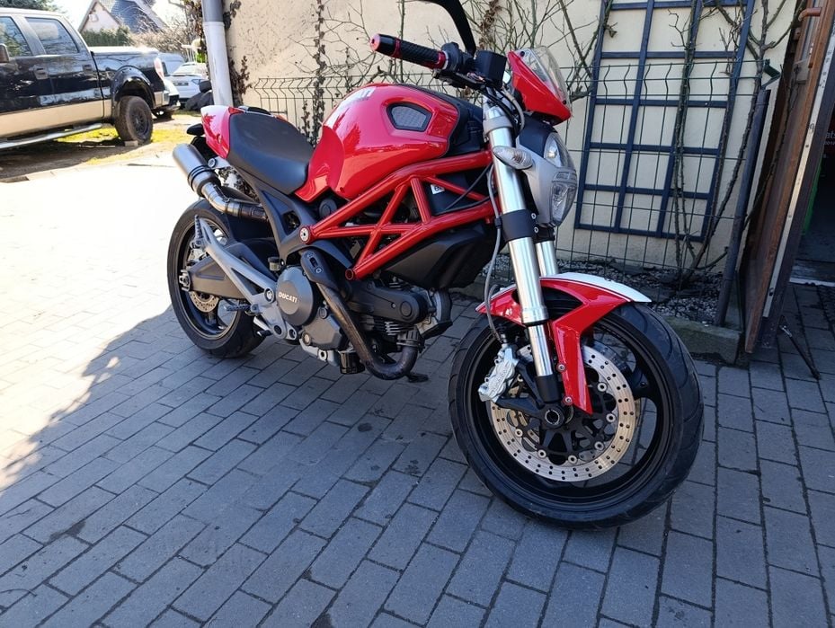 Ducati Monster 696