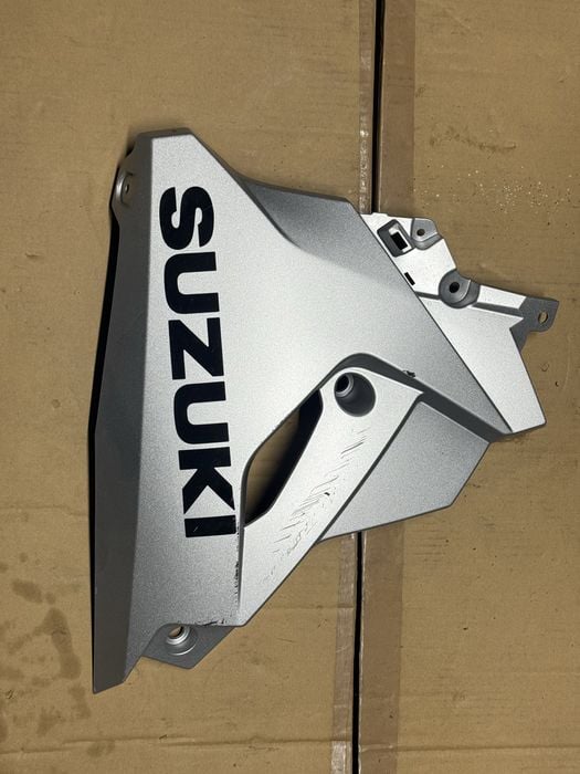 Plug suzuki gsxr 750 ploza wypelnienie owiewka