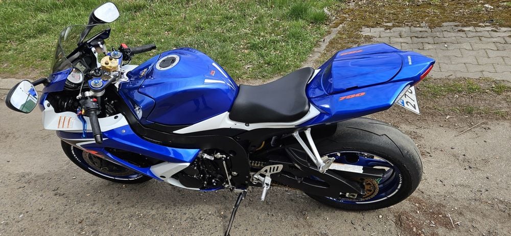 Suzuki GSXR 750 K9