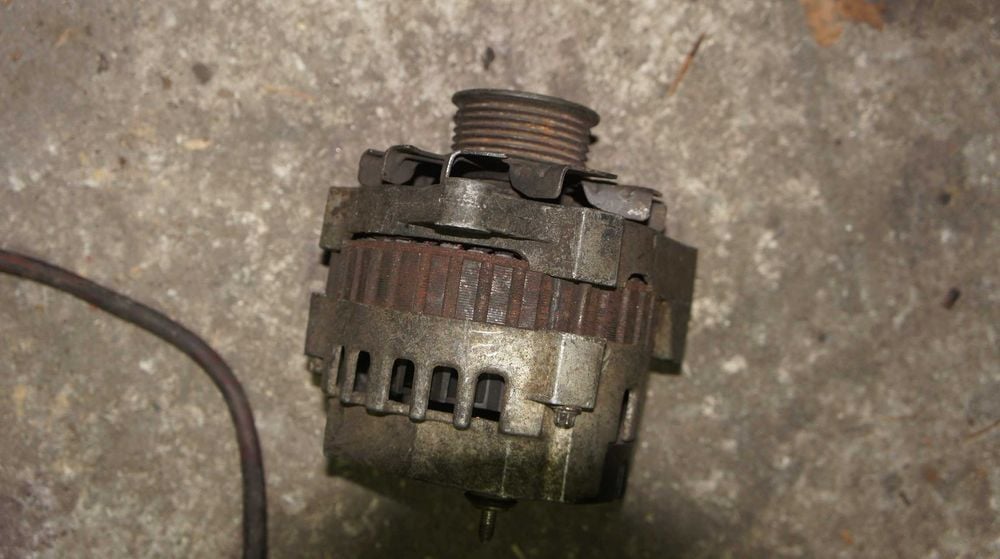 Jeep Cherokee 4.0 benzyna alternator