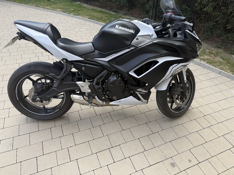 Sprzedam Kawasaki Ninja 650.
