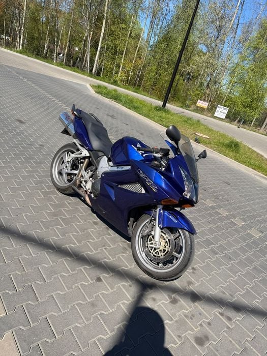 Honda VFR 800 VTEC RC46 / super stan / niebieskie malowanie