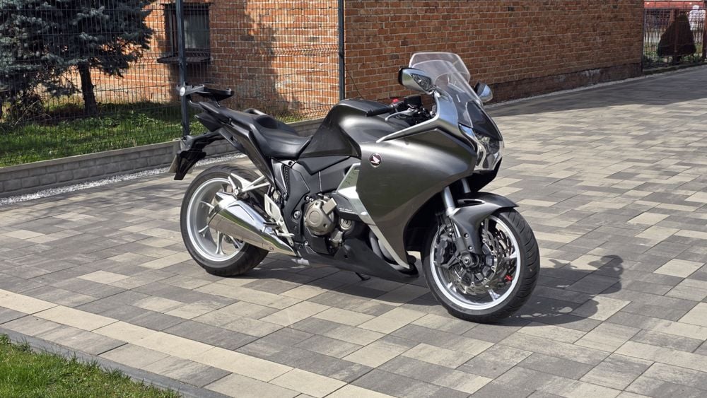 Honda VFR 1200F DCT 2015 automat BEZWYPADKOWA  film