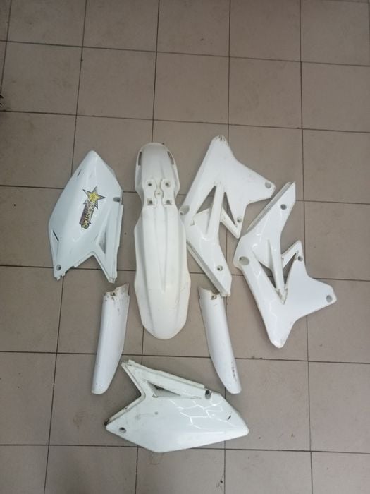 SUZUKI RM-Z 250 sprzedam plastiki