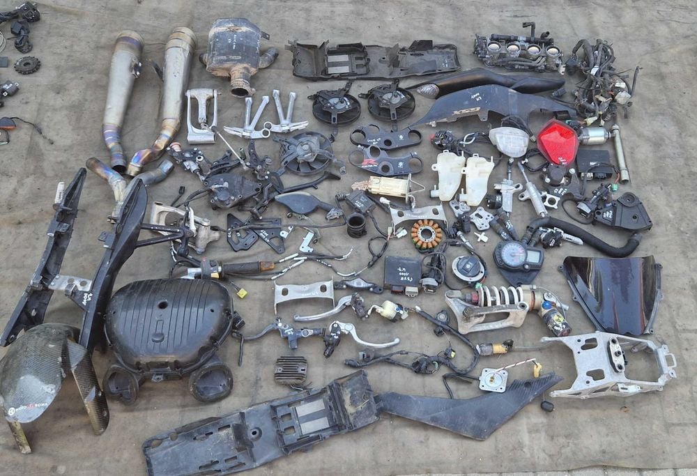 Suzuki GSXR 1000 K7 K8 półka rozrusznik uzwojenie airbox pompa szyba