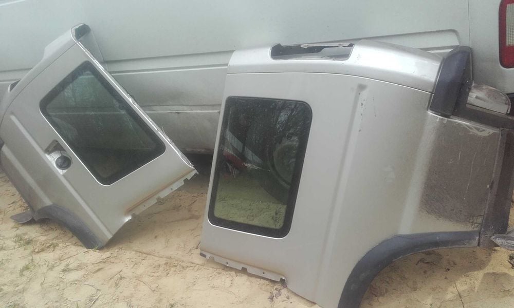 land rover discovery td5 ii lewy tyl blotnik tylni szyba