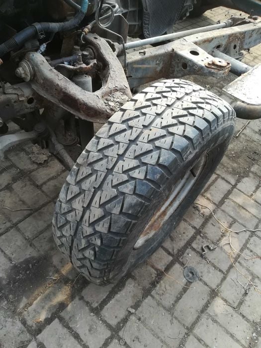 Toyota 4runner hilux zwrotnica piasta