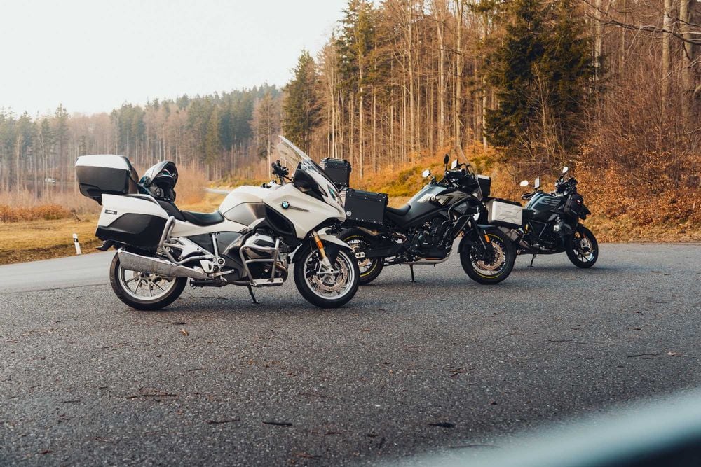 Wynajem motocykli Skrzyczewski BMW R1300 GS ADV ASA BMW R1250 GS BMW RT1200 CF MOTO 800 EXPLORE