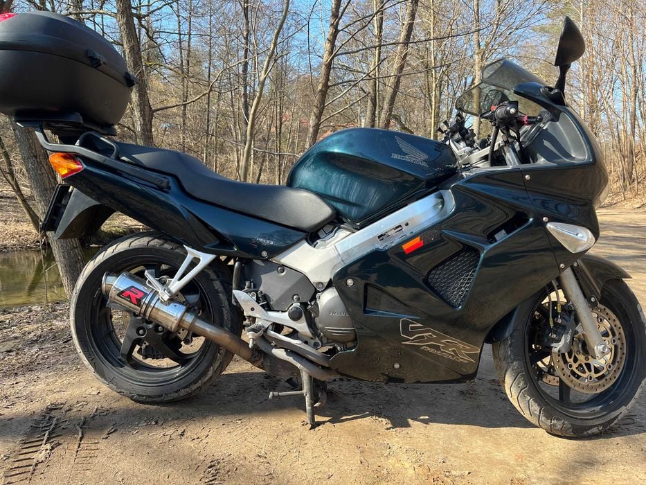 Honda VFR800 fi RC46 2000r od motocyklisty