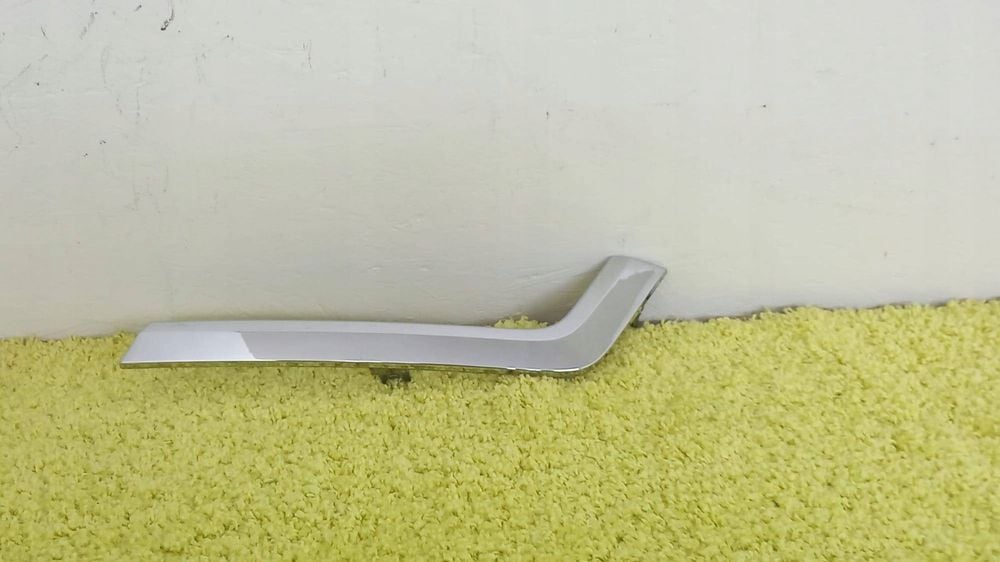 listwa chrom grilla przód prawa toyota hilux 20r- lift oryginał