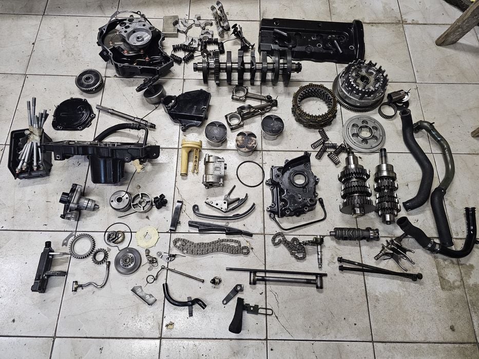 Kawasaki ZZR 1200 silnik części wał kapa skrzynia sprzęgło pompa korba