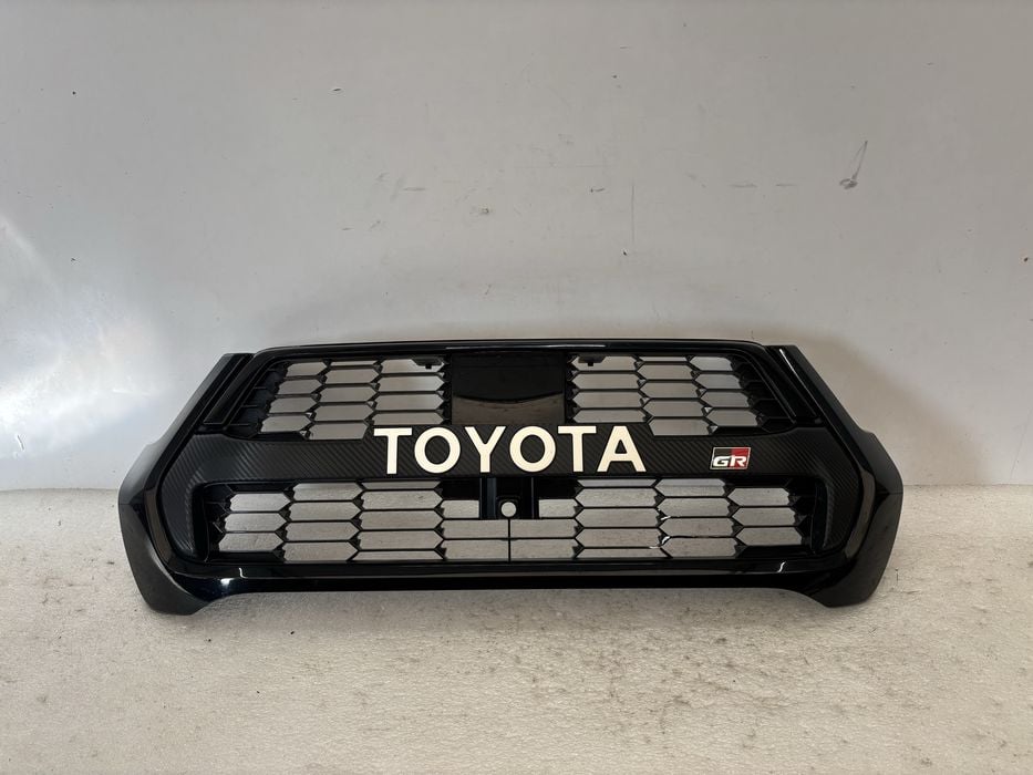 Toyota Hilux VIII 8 lift 20- GR Sport grill atrapa kratka zderzaka