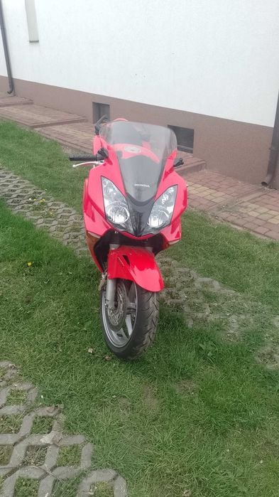 Honda vfr 800 rok 2005