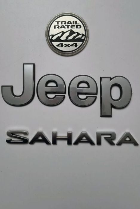 Jeep Wrangler Sahara emblemat