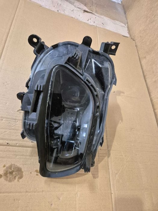 Jeep Cherokee KL lampa przednia prawa.