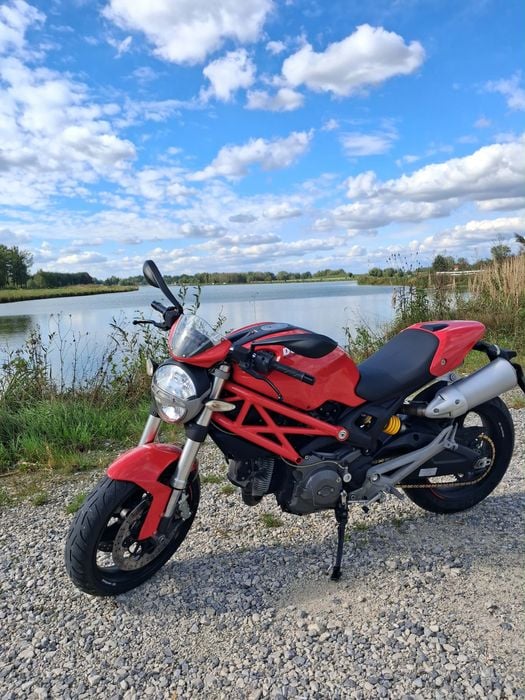 Ducati Monster 696