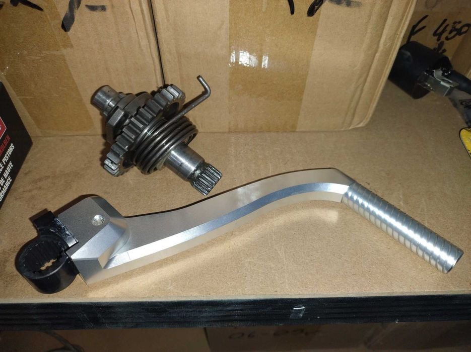 Suzuki RM 250 mechanizm kopki wałek kopka