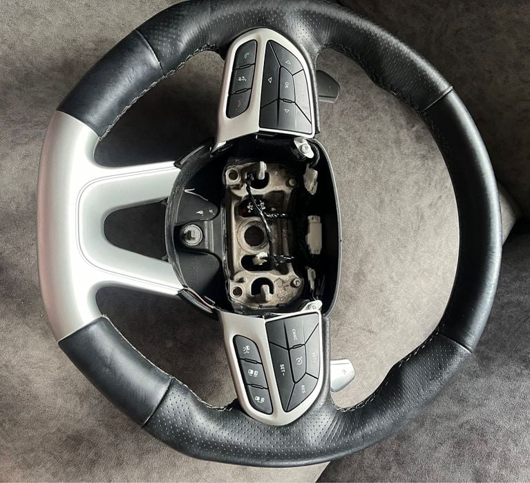 kierownica Jeep Grand Cherokee WK2 6.4 SRT