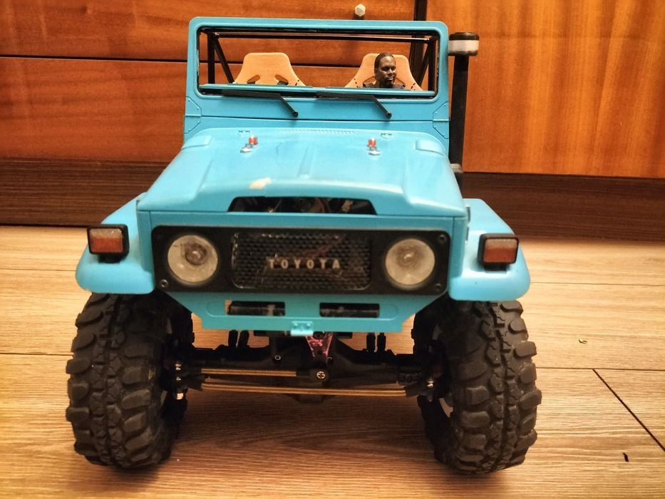 Model rc trial crawler toyota land cruiser 1/10 hard body zamiana
