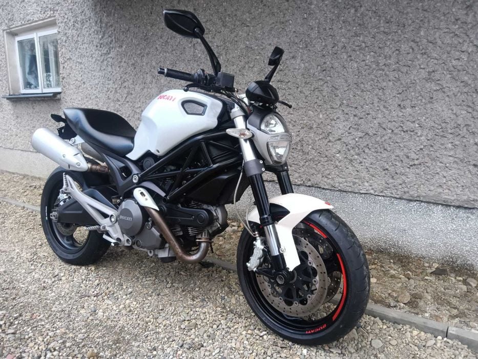 Ducati Monster 696