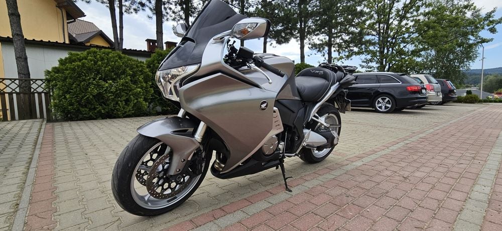 Honda vfr 1200 od 1 własciciela, 21tys km bdb stan, kufry w zestawie