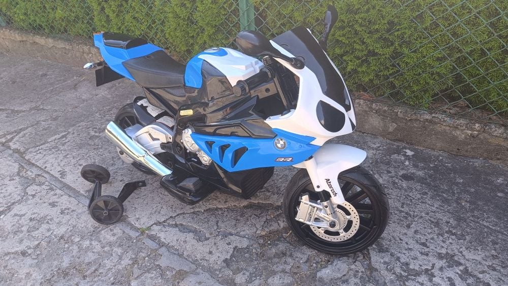 Motor BMW na akumulator niebieski