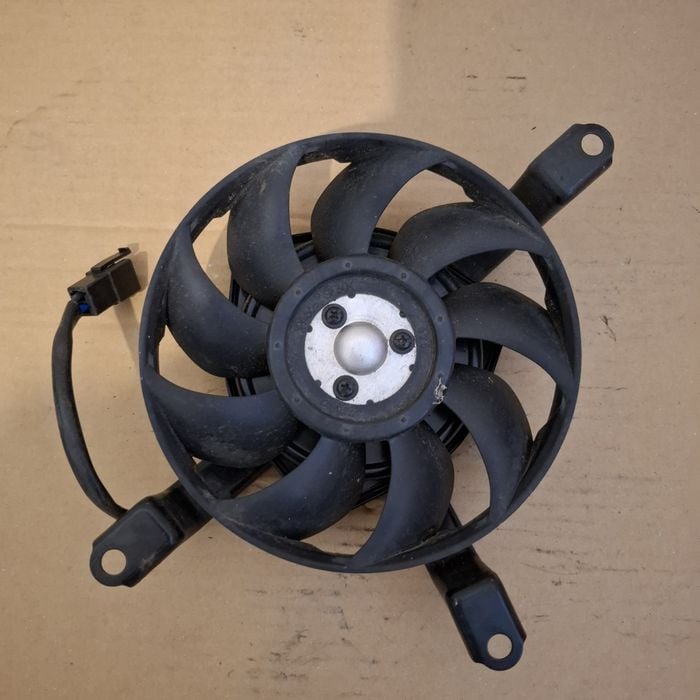 Yamaha FZ6  2004 - 2006 wentylator chłodnicy.