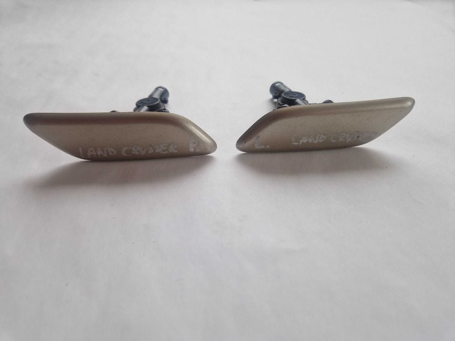 Toyota Land Cruiser zaślepka + spryskiwacz Oryginał L. lub P. 10-17r