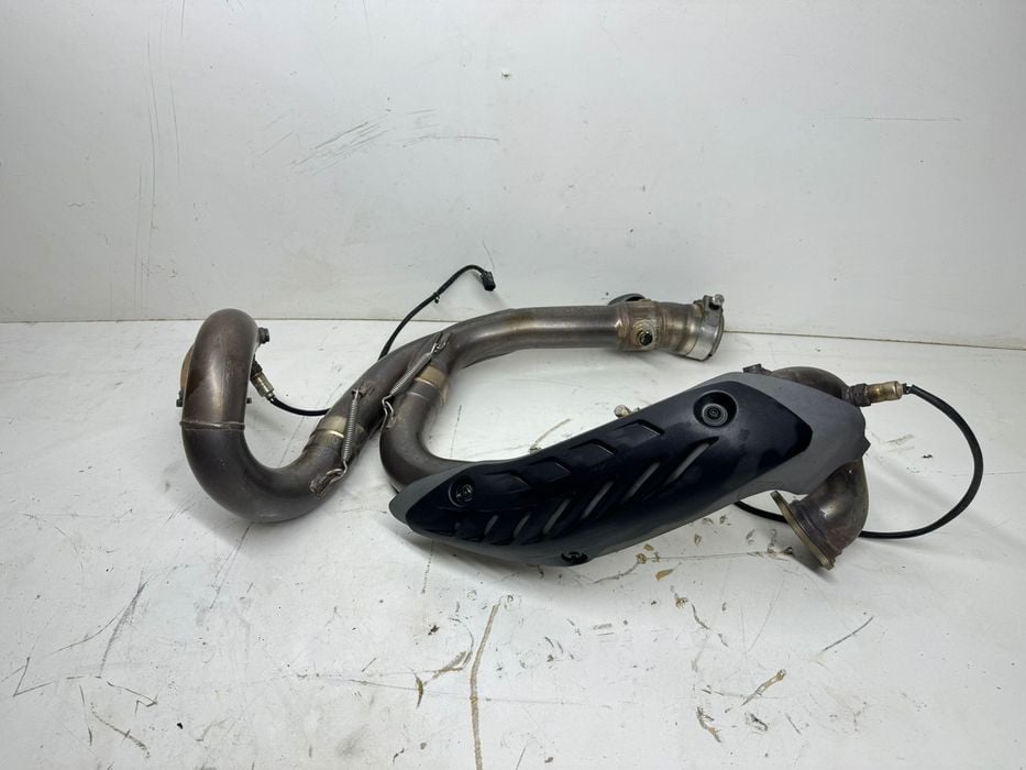 Ducati Monster 821 Kolektory Wydechowe Kolanko Osłonka Wydechu 15 - 17