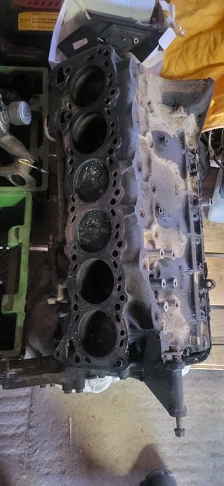 Nissan Patrol y60 2.8 blok wał tłoki miska..