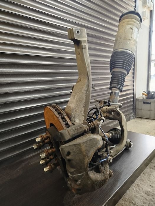 Land Rover Discovery L462 pneumatyka kompletne zawieszenieLH  lewe pra