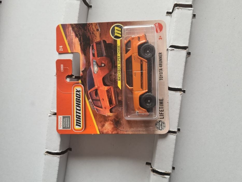 Autko matchbox toyota 4 runner