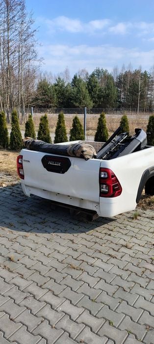 Skrzynia ładunkowa Toyota Hilux biała oryginalna