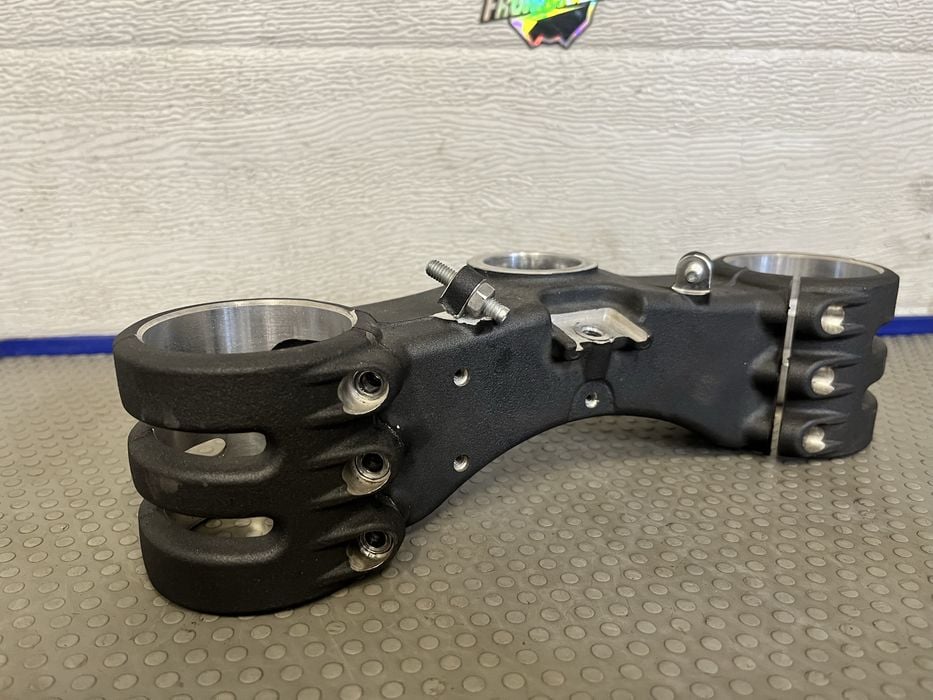 Półka dolna zawieszenia ducati panigale v4s