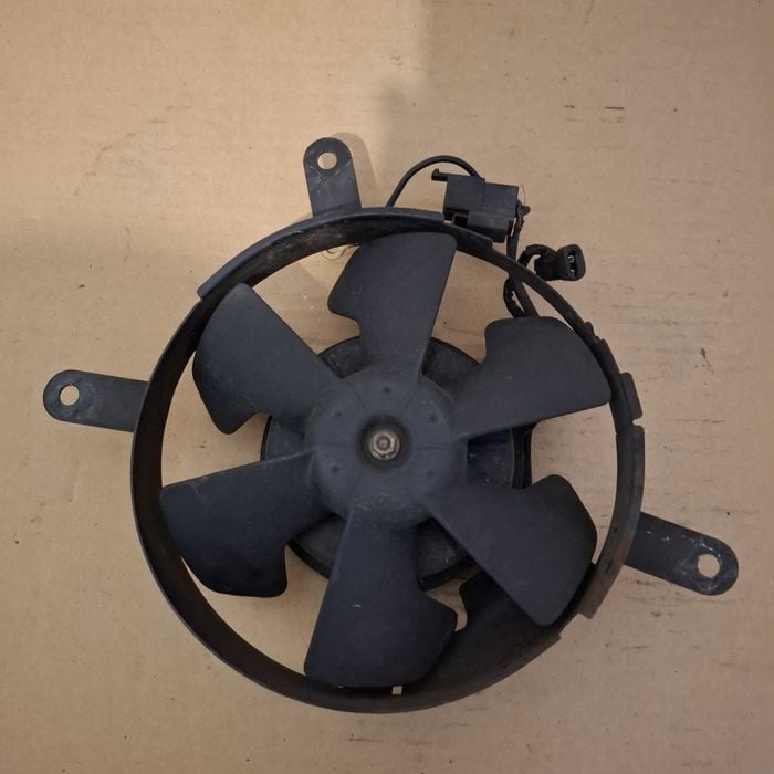 Honda CBR 600 wentylator chłodnicy