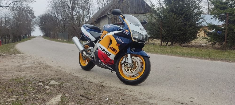 Honda cbr900 sc33 98-99 silnik tylko 37000km