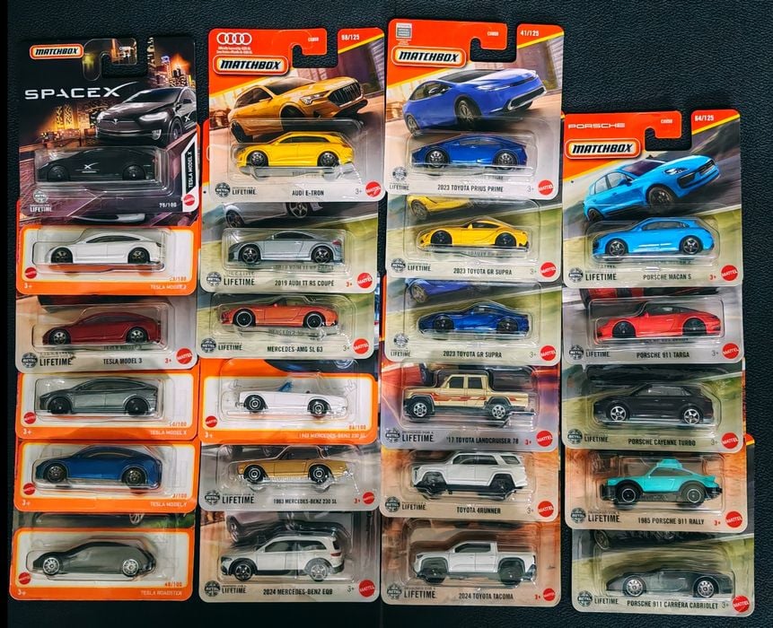 Matchbox zestaw 23 szt (Tesla, Audi, Mercedes, Toyota, Porsche) skala 1:64 + pudełko