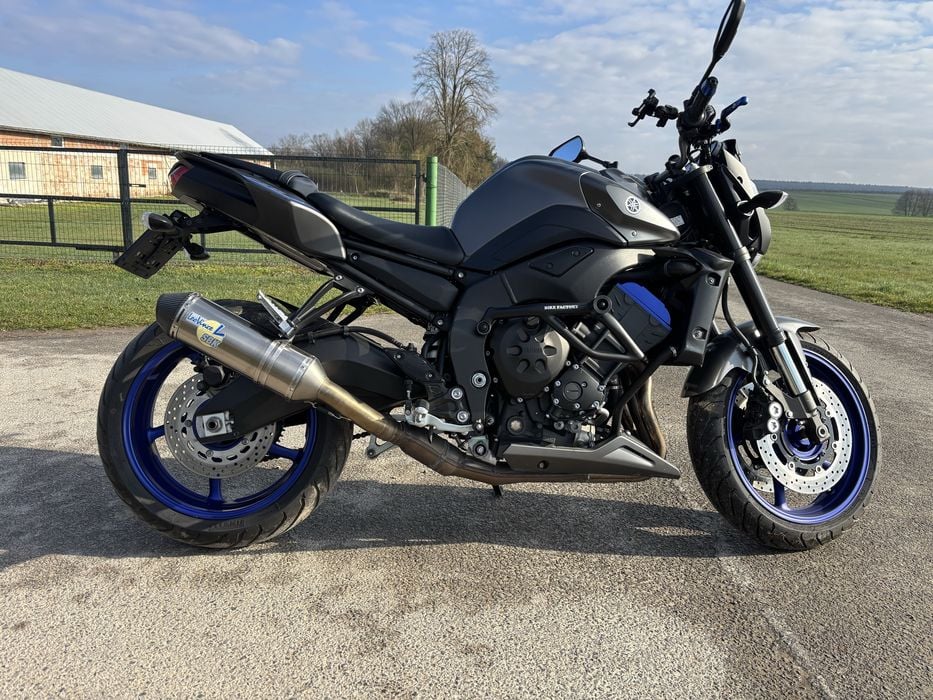Yamaha FZ8  *niski przebieg*  dodatki !!!