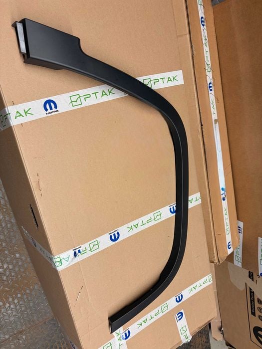 Przednia prawa listwa nadkola Jeep Cherokee 2019 do 2020 | MOPAR |