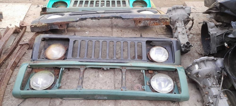 Suzuki Samurai  410 ,,,,413 pas przedni  grill atrapa