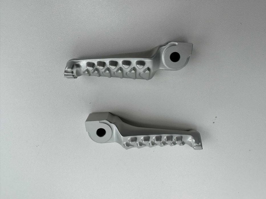 Aprilia RS660 podnóżek pasażera tył prawy lewy Shiver 750 Dorsoduro