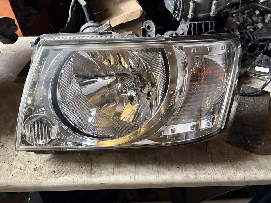 Nissan patrol gu4 05r lampa lewa przednia uk