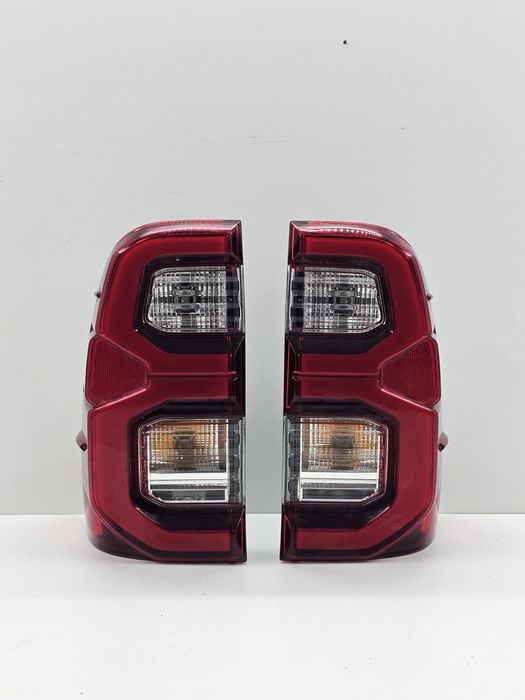 Lampy tylne  Lewa i Prawa do Toyota Hilux VIII 8 20-