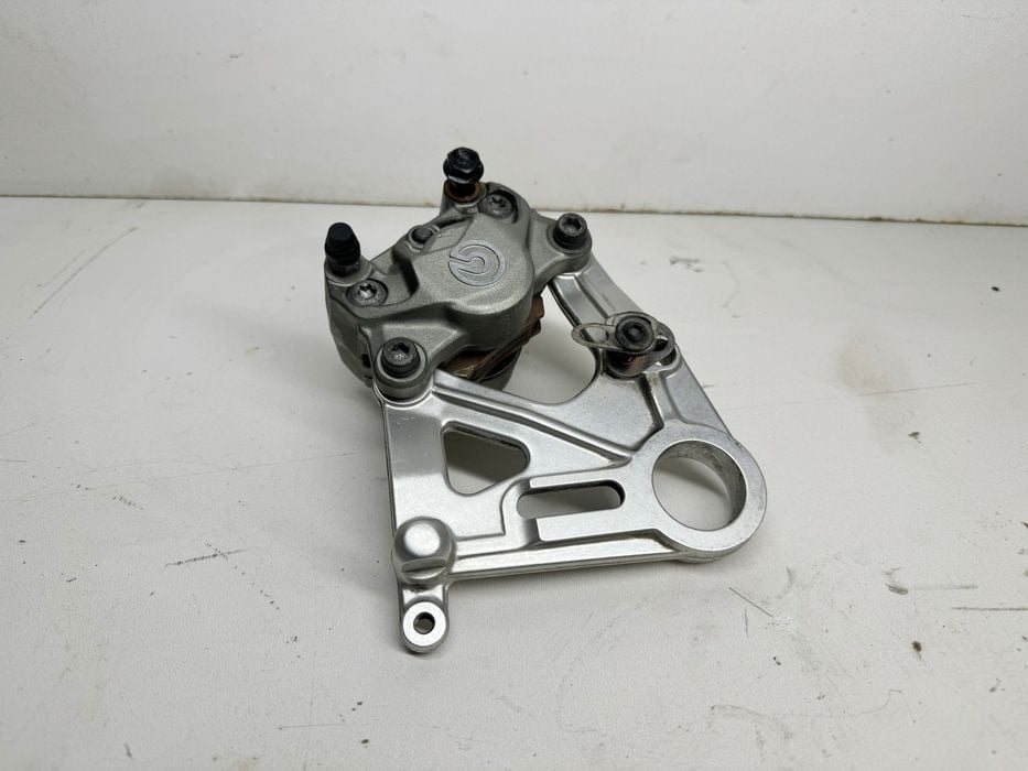 Ducati Monster 821 Brembo Zacisk Hamulcowy Tył Tylni Klocki Kopyto 17