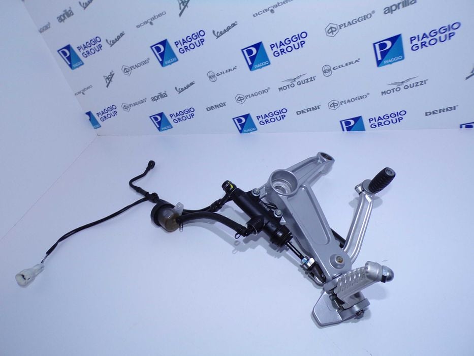 Set Prawy Pompa Paliwa Podnóżek Dźwignia Hamulca Aprilia RS660 Tuono